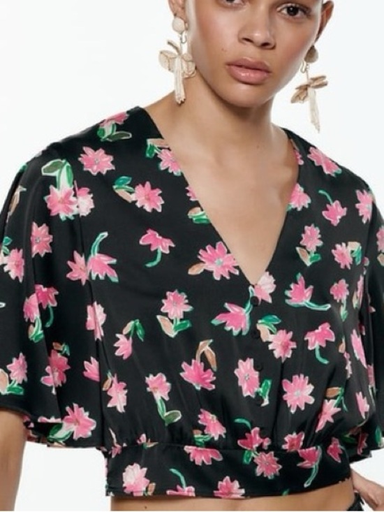Zara Tops - Zara Black Cropped V-Neck Top with Pink Floral Print